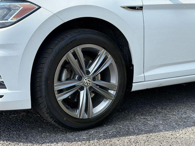 Photo of 2019 Pure White Volkswagen Jetta