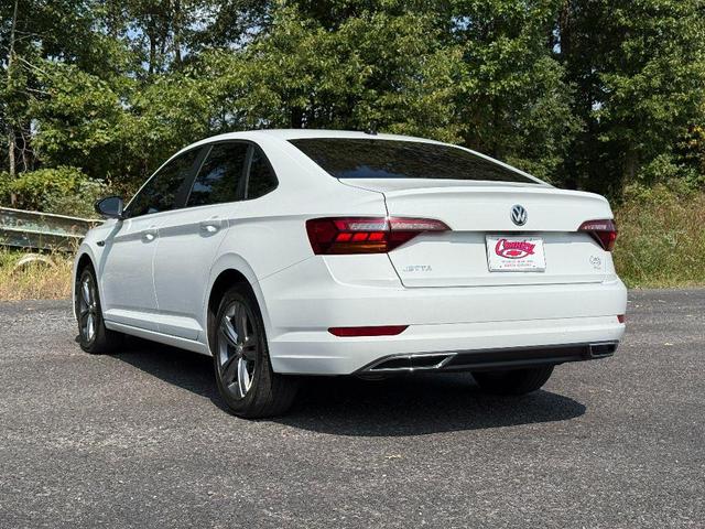 Photo of 2019 Pure White Volkswagen Jetta