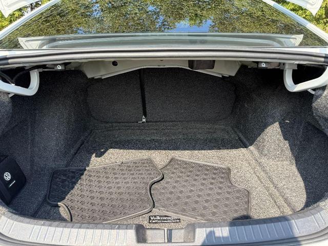 Photo of 2019 Pure White Volkswagen Jetta