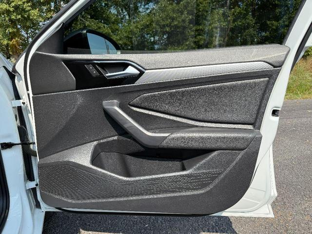 Photo of 2019 Pure White Volkswagen Jetta