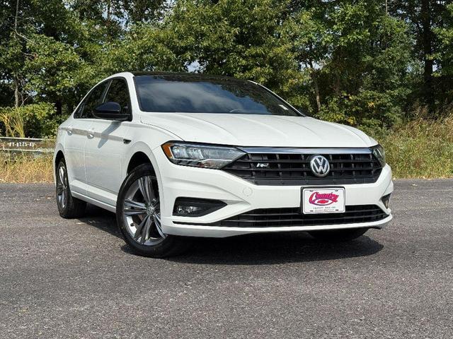 Photo of 2019 Pure White Volkswagen Jetta
