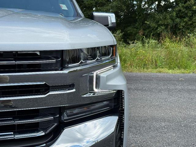 Photo of 2022 Silver Ice Metallic Chevrolet Silverado 1500 Limited