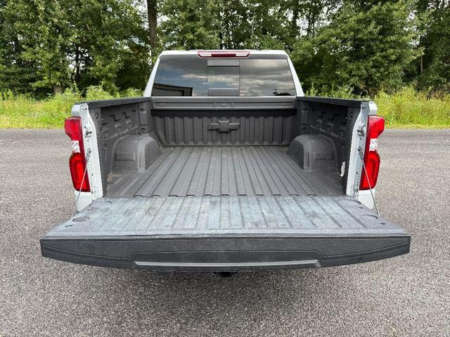 Photo of 2022 Silver Ice Metallic Chevrolet Silverado 1500 Limited