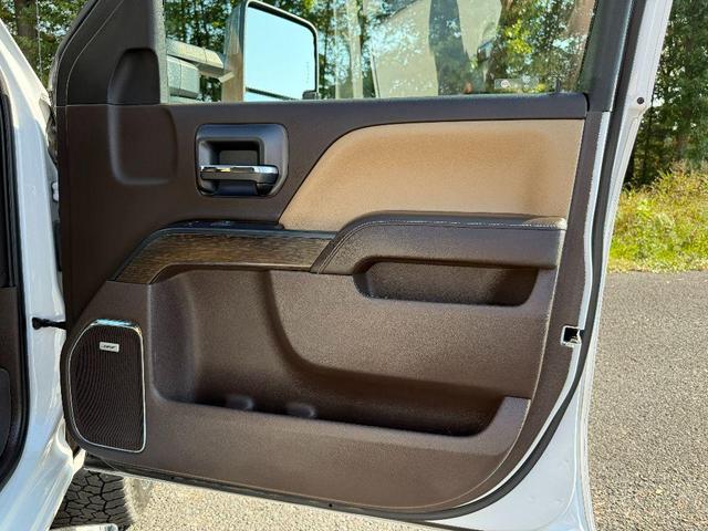 Photo of 2019 White Frost Tri-Coat GMC Sierra 2500