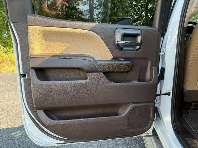 Photo of 2019 White Frost Tri-Coat GMC Sierra 2500