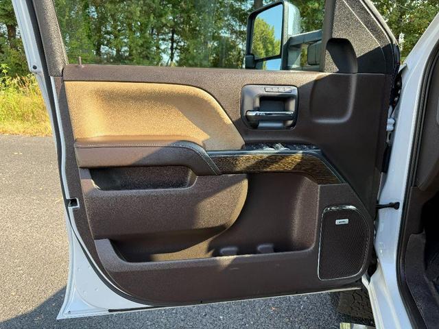 Photo of 2019 White Frost Tri-Coat GMC Sierra 2500