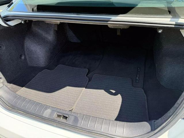 Photo of 2023 Glacier White Nissan Altima