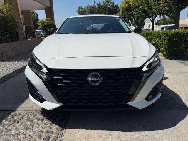 Photo of 2023 Glacier White Nissan Altima