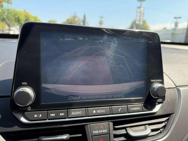 Photo of 2023 Glacier White Nissan Altima