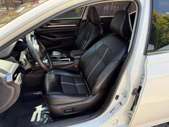 Photo of 2023 Glacier White Nissan Altima