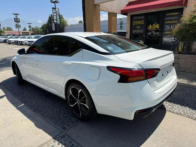 Photo of 2023 Glacier White Nissan Altima