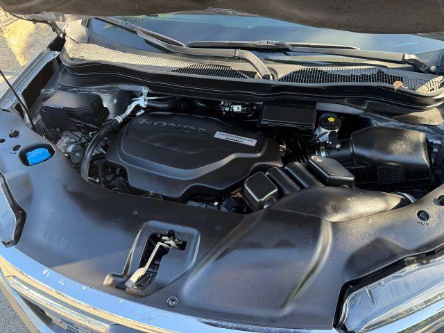 Photo of 2017 Lunar Silver Metallic Honda Ridgeline