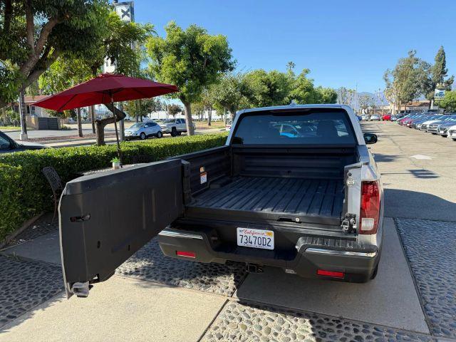 Photo of 2017 Lunar Silver Metallic Honda Ridgeline