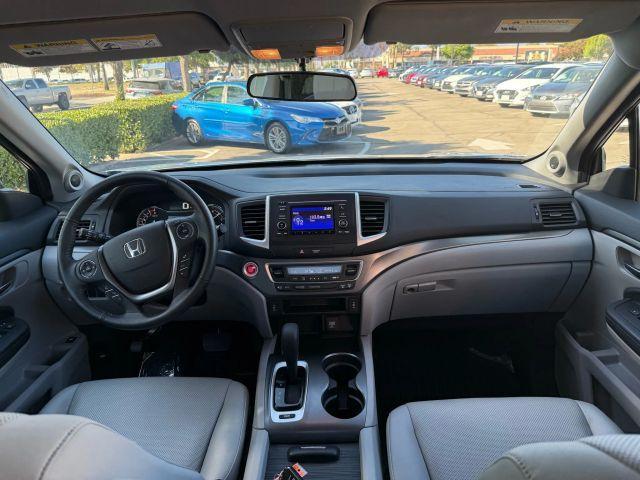 Photo of 2017 Lunar Silver Metallic Honda Ridgeline