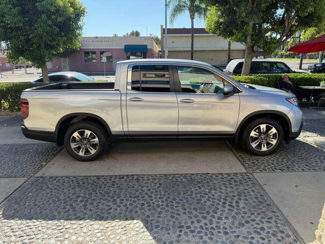 Photo of 2017 Lunar Silver Metallic Honda Ridgeline