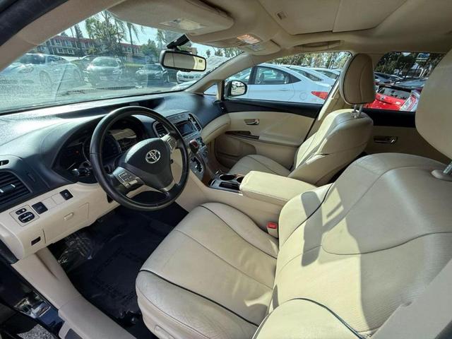 Photo of 2011 Black Toyota Venza