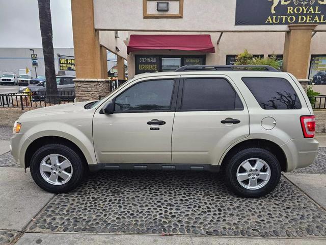 Photo of 2012 Gold Leaf Metallic Ford Escape
