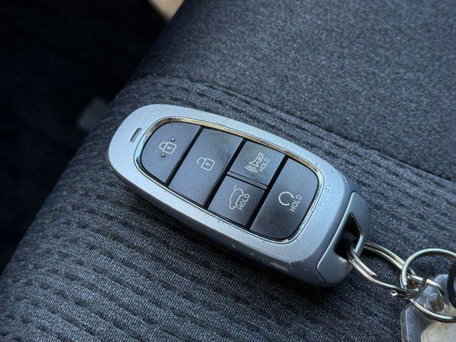 Photo of 2023 Shimmering Silver Hyundai SANTA FE