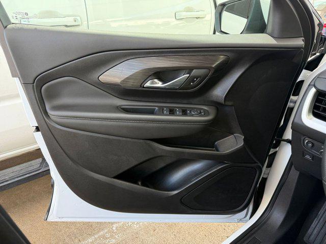 Photo of 2024 Summit White GMC Terrain