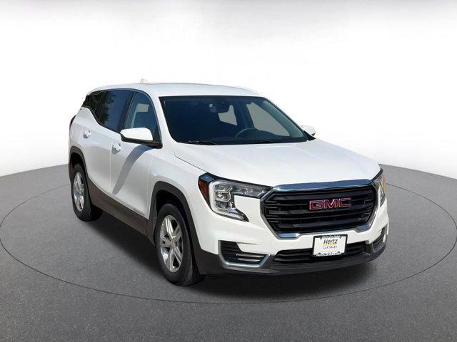 Photo of 2024 Summit White GMC Terrain