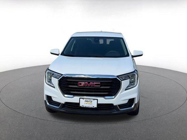 Photo of 2024 Summit White GMC Terrain
