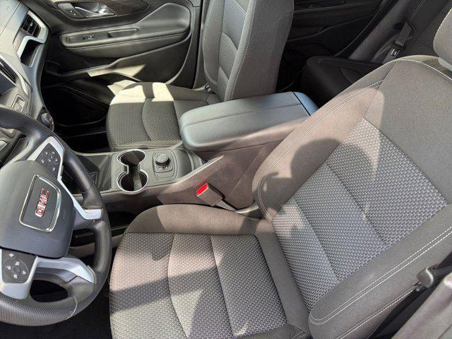 Photo of 2024 Summit White GMC Terrain