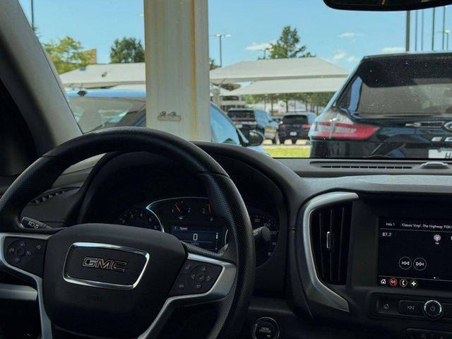 Photo of 2024 Summit White GMC Terrain