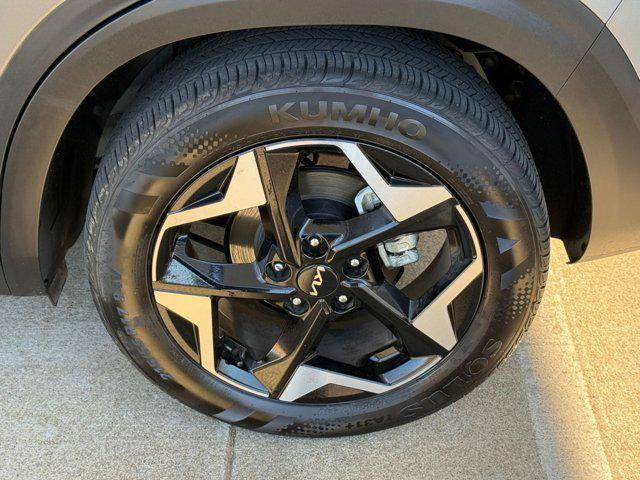Photo of 2025 Steel Gray Kia Seltos