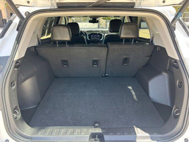 Photo of 2024 Summit White GMC Terrain