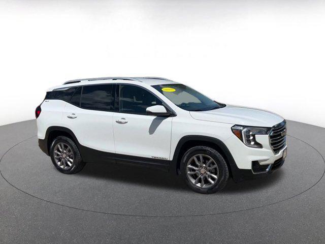 Photo of 2024 Summit White GMC Terrain