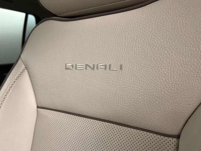 Photo of 2021 Hunter Metallic GMC Yukon
