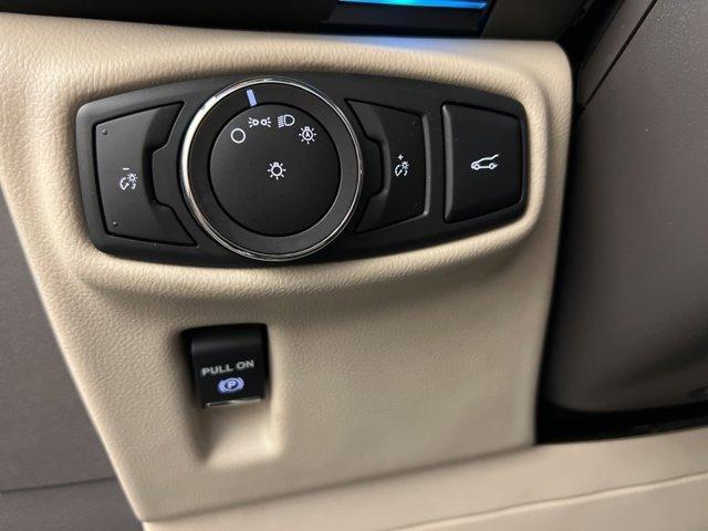 Photo of 2018 White Platinum Lincoln MKX