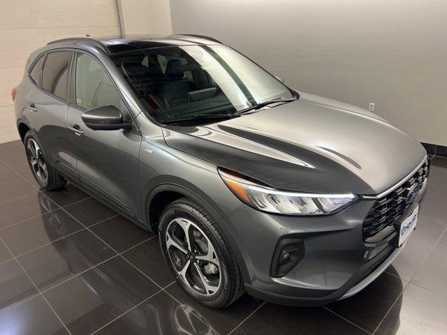 Photo of 2025 Carbonized Gray Metallic Ford Escape