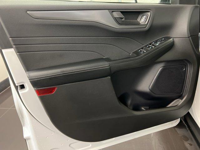 Photo of 2024 Oxford White Ford Escape