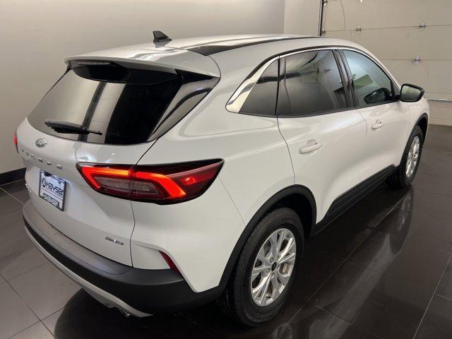 Photo of 2024 Oxford White Ford Escape