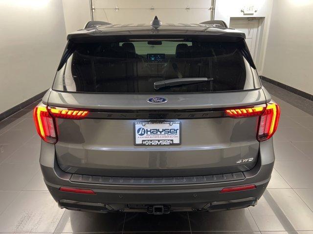 Photo of 2025 Carbonized Gray Metallic Ford Explorer