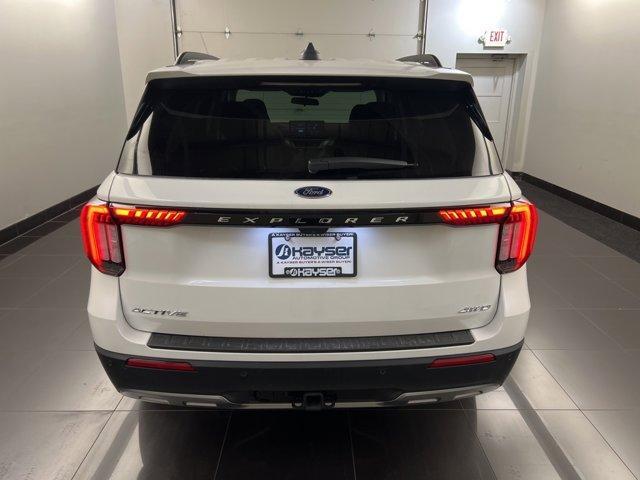 Photo of 2025 Star White Ford Explorer