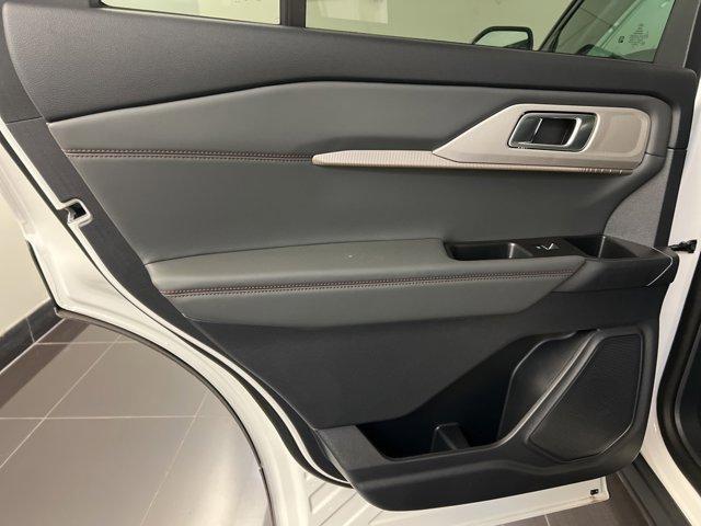 Photo of 2025 Star White Ford Explorer