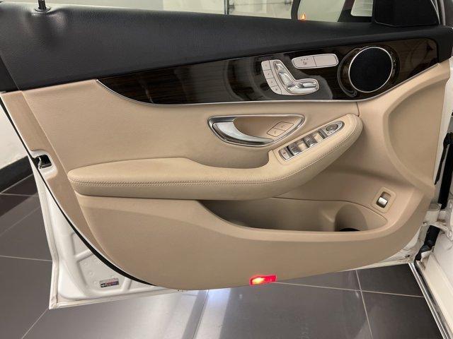 Photo of 2017 Polar White Mercedes-Benz C-Class