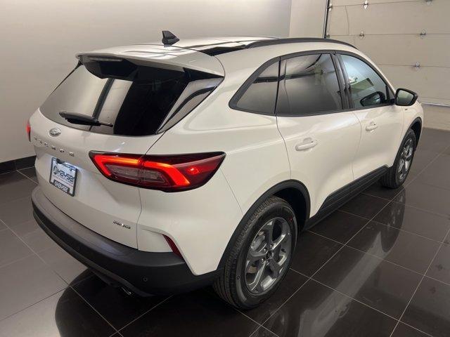 Photo of 2025 Star White Ford Escape