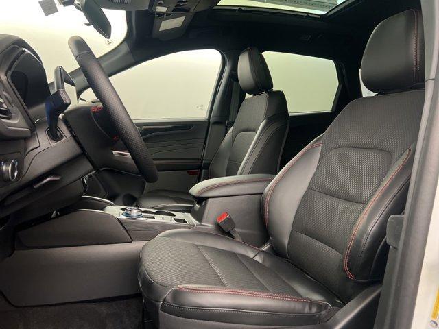 Photo of 2025 Star White Ford Escape