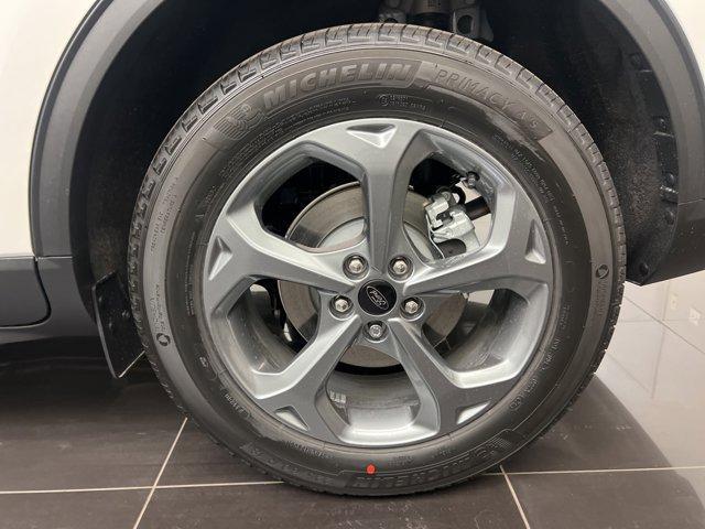 Photo of 2025 Star White Ford Escape