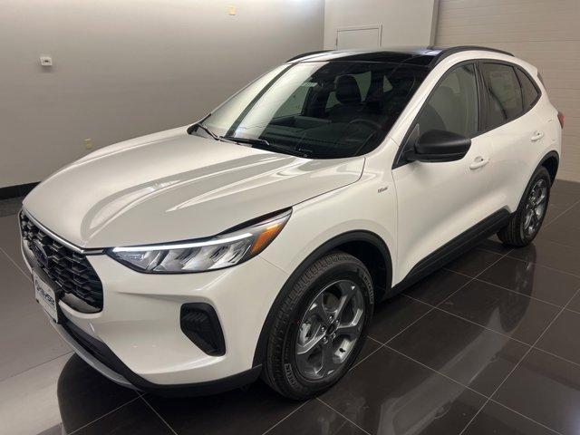 Photo of 2025 Star White Ford Escape