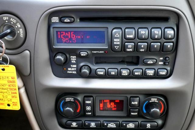 Photo of 2005 Gold Pontiac Bonneville