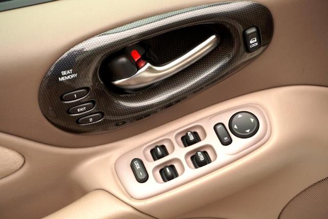 Photo of 2005 Gold Pontiac Bonneville