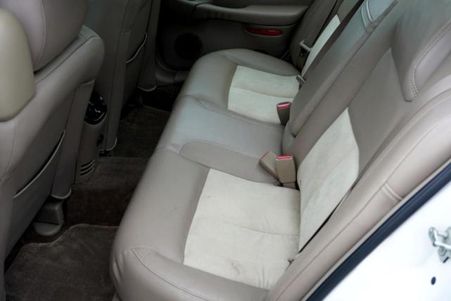 Photo of 2005 Gold Pontiac Bonneville