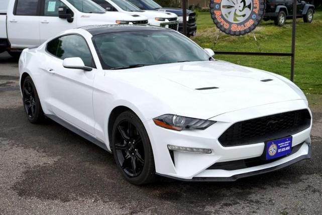 Photo of 2018 White Ford Mustang