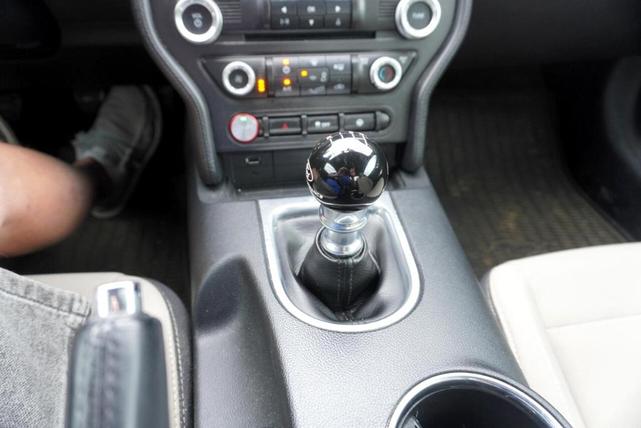 Photo of 2018 White Ford Mustang