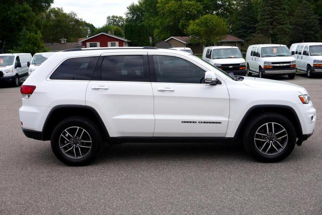 Photo of 2020 White Jeep Grand Cherokee