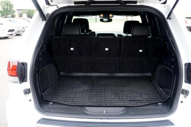 Photo of 2020 White Jeep Grand Cherokee